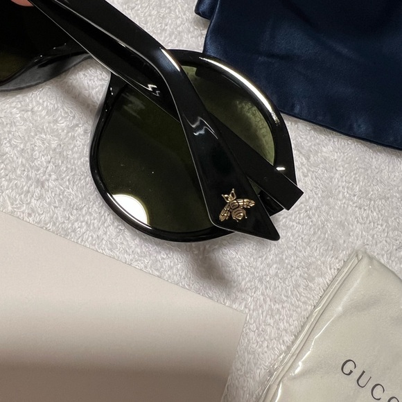NEW GUCCI SUNGLASSES - Picture 5 of 11